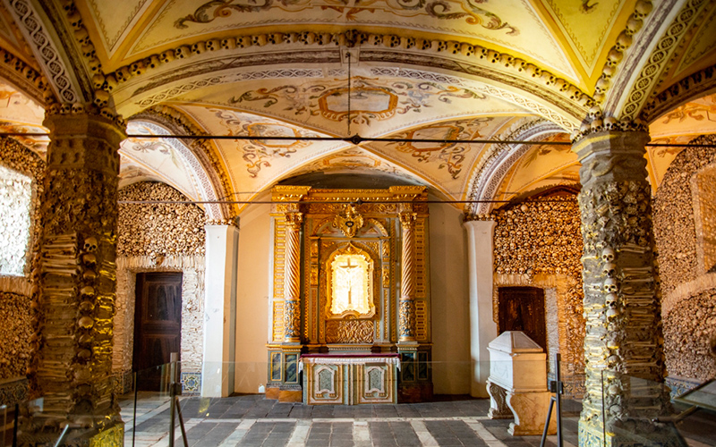 De binnenkant van een historisch kapel