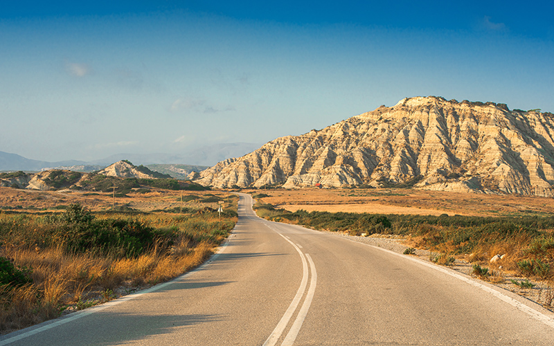 Paysage vallonné du mont Aviros, Rhodes, Grèce