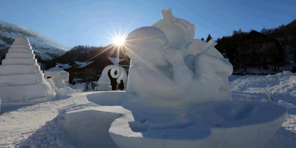 Sunweb wintersport - Frankrijk - Valloire - Sneeuwsculpturen