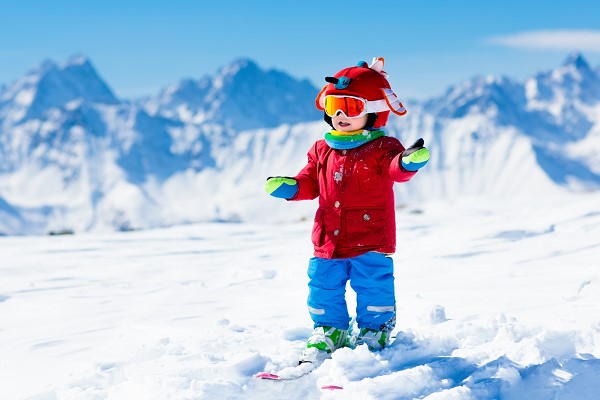 Skier avec bébé: conseil pour partir au ski