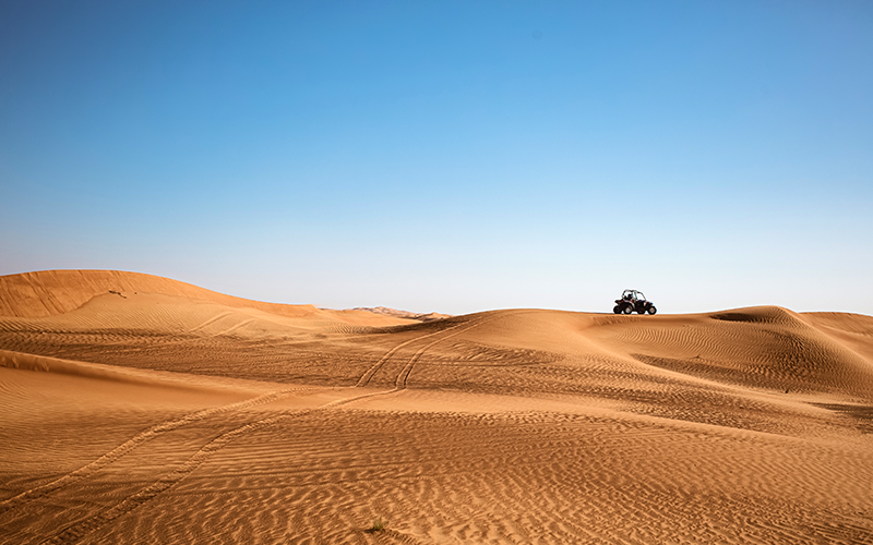 Woestijn in Egypte met jeep