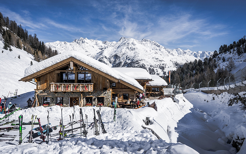 In Sölden kun je na het skiën genieten van een drankje in de gezellige bars