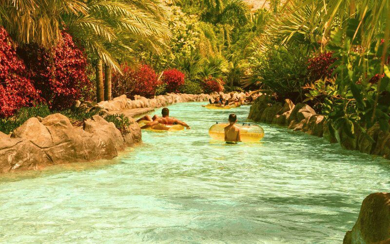 Lazy river bij waterpark