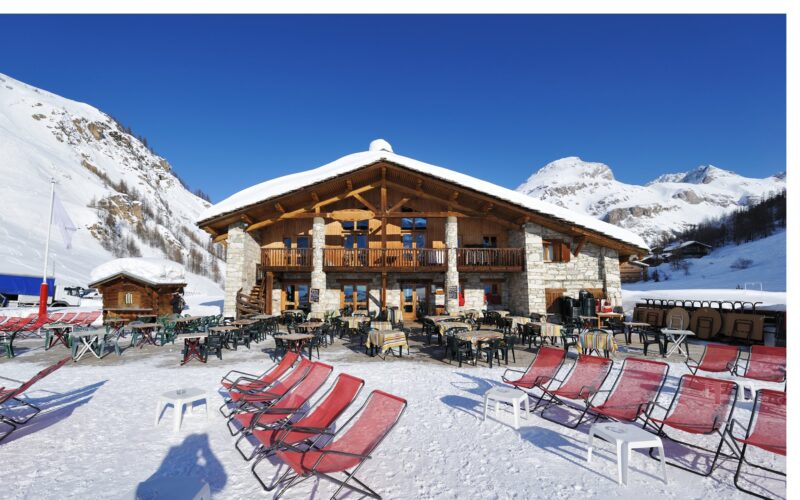 zonovergoten terras Val-d’Isère sneeuwzeker